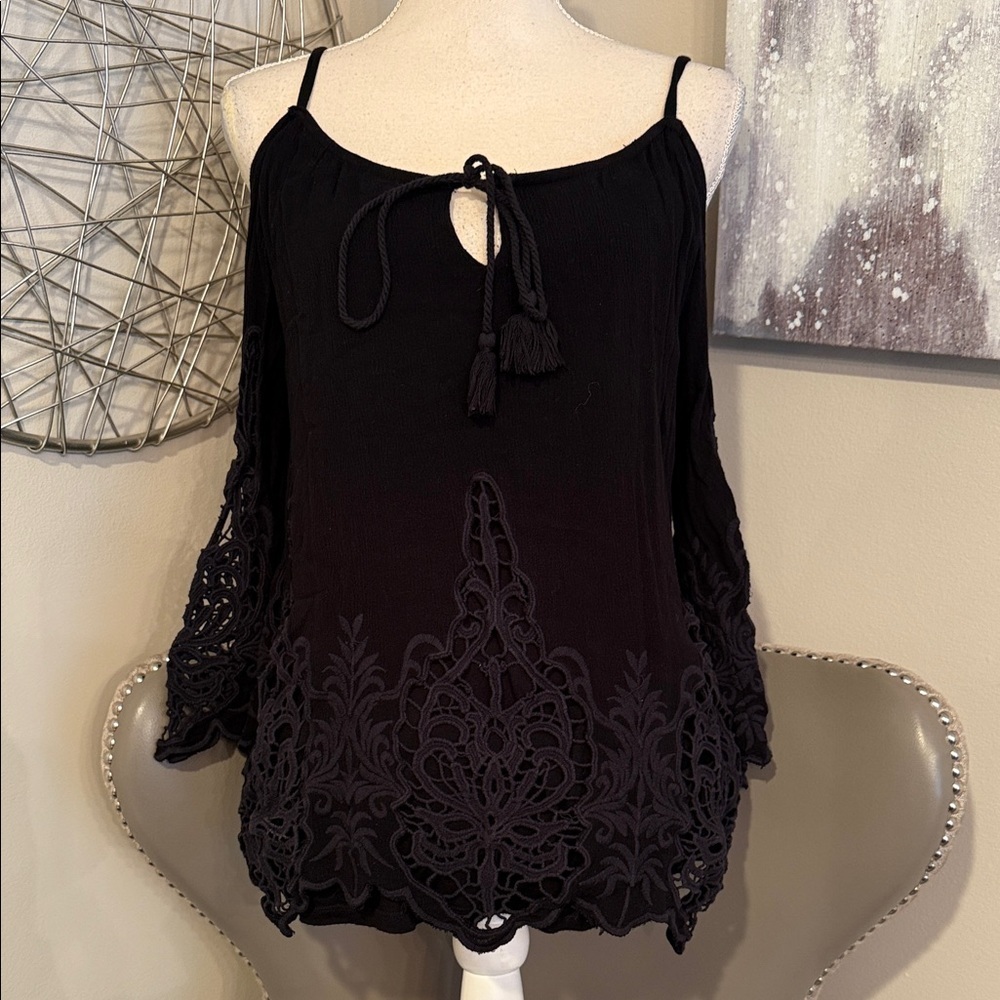 Black Cold-Shoulder Crochet Hem Women's Top
